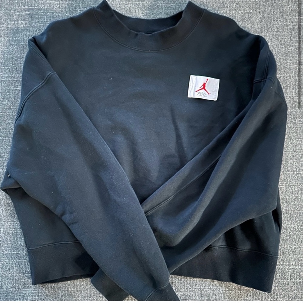 COPY - Black Jordan crop sweatshirt. Medium.